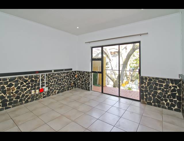 854M² BUILDING FOR SALE IN BRAMLEY